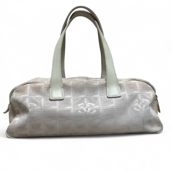 CHANEL Handbags - Authentic Y2K Vintage Chanel Pink Bag